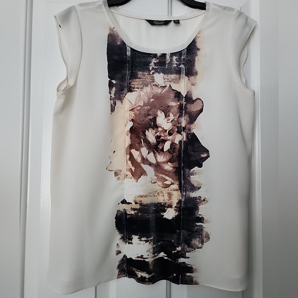 Simply Vera Vera Wang Sz PM  Cap Sleeve Top w Brushed Center Flower Design